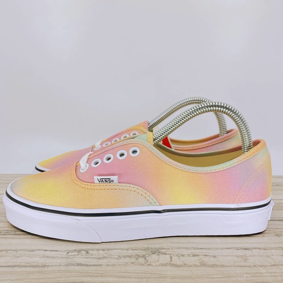 Vans Shoes - VANS AUTHENTIC (WOMEN'S 7.0 | MEN’S 5.5)